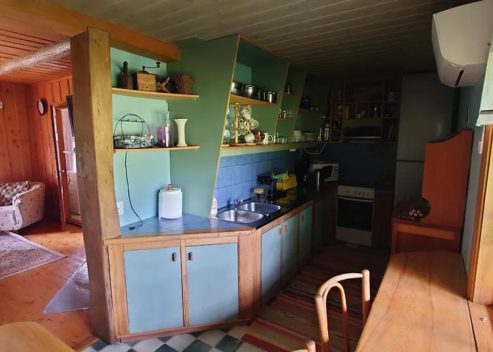 Vahtra-reinu Puhkemaja * Siiksare